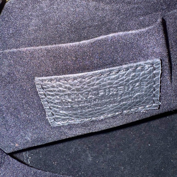 Divina Firenze Italian Black Leather Bucket style Cross body Bucket Bag - Picture 4 of 4